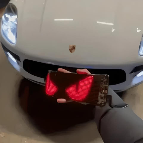 LED displej pre auto – Prispôsobené správy a emoji