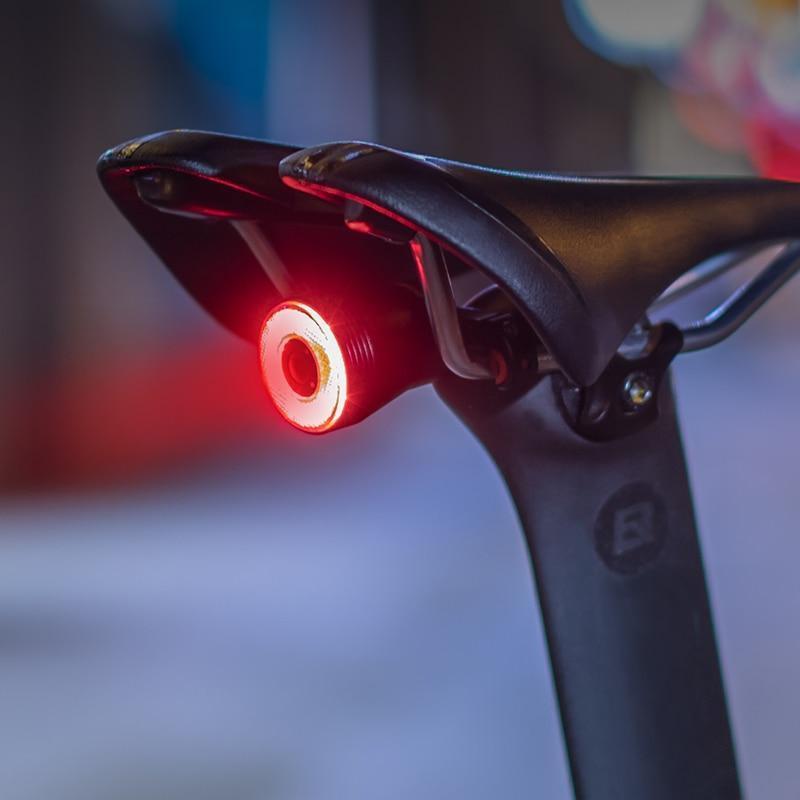 Rücklicht LED mit intelligentem Bremsensor — Ideal für städtische und sportliche Fahrten 