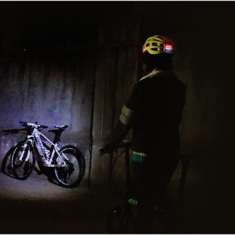 Intelligenter Fahrradhelm mit LED-Licht — Maximale Sicherheit und Sichtbarkeit 
