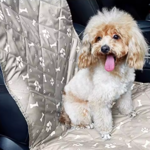 Funda para Mascotas – Confort y Protección en el Coche 